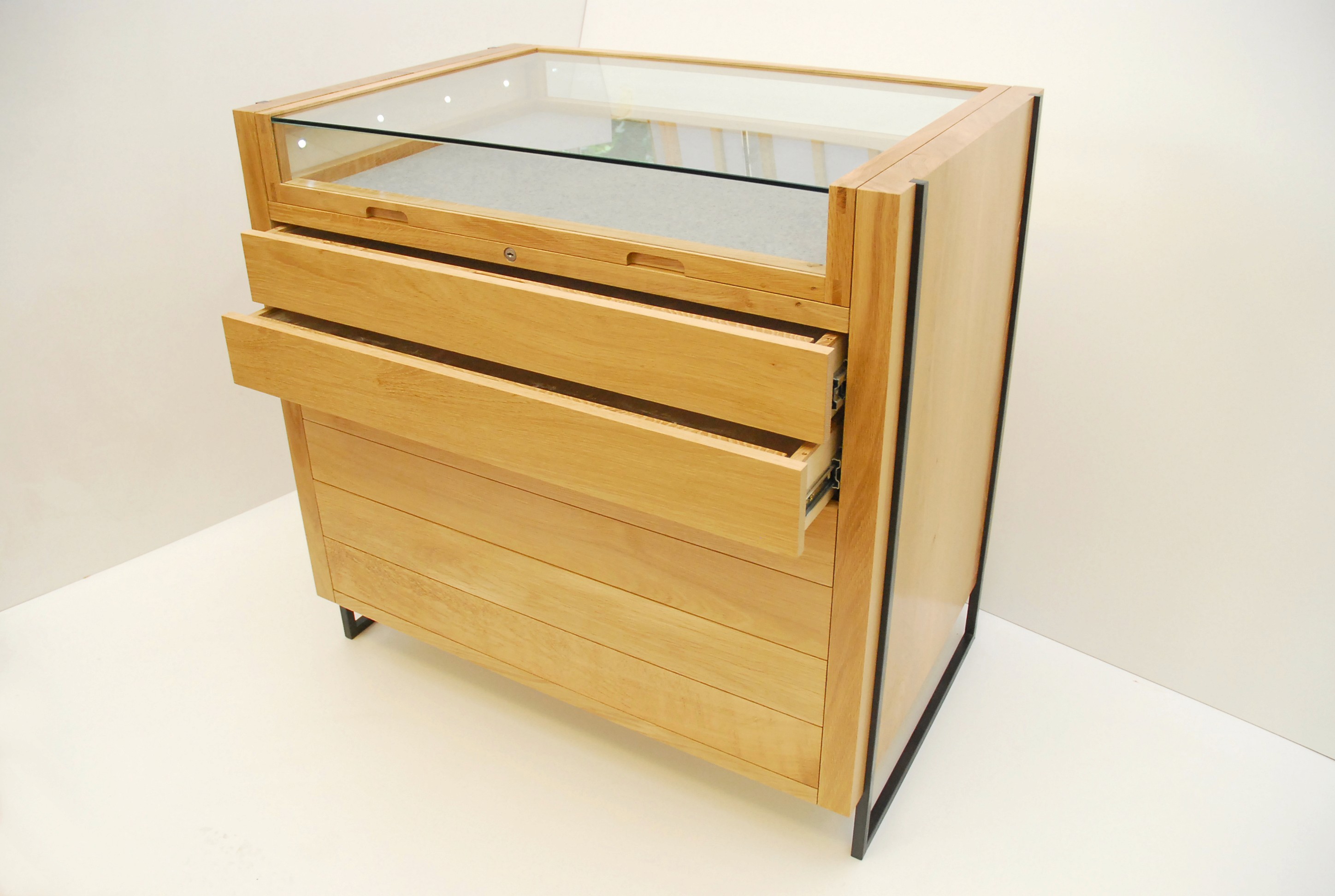 Retail & interior design jewellery display cabinet