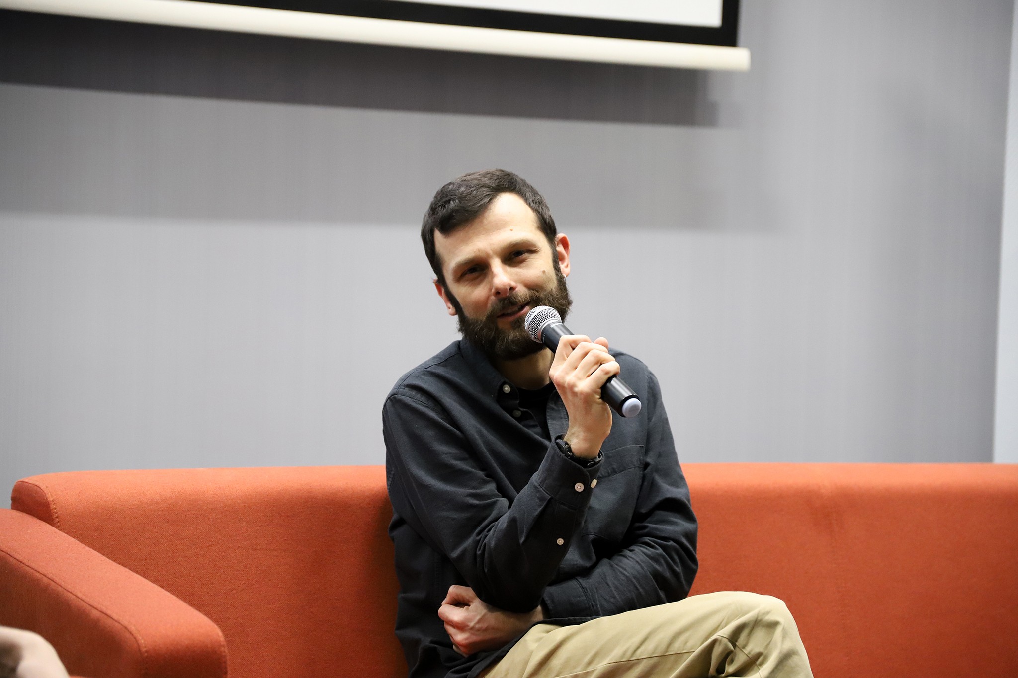 Stanisław Łubieński podczas spotkania autorskiego w WBP Opole.