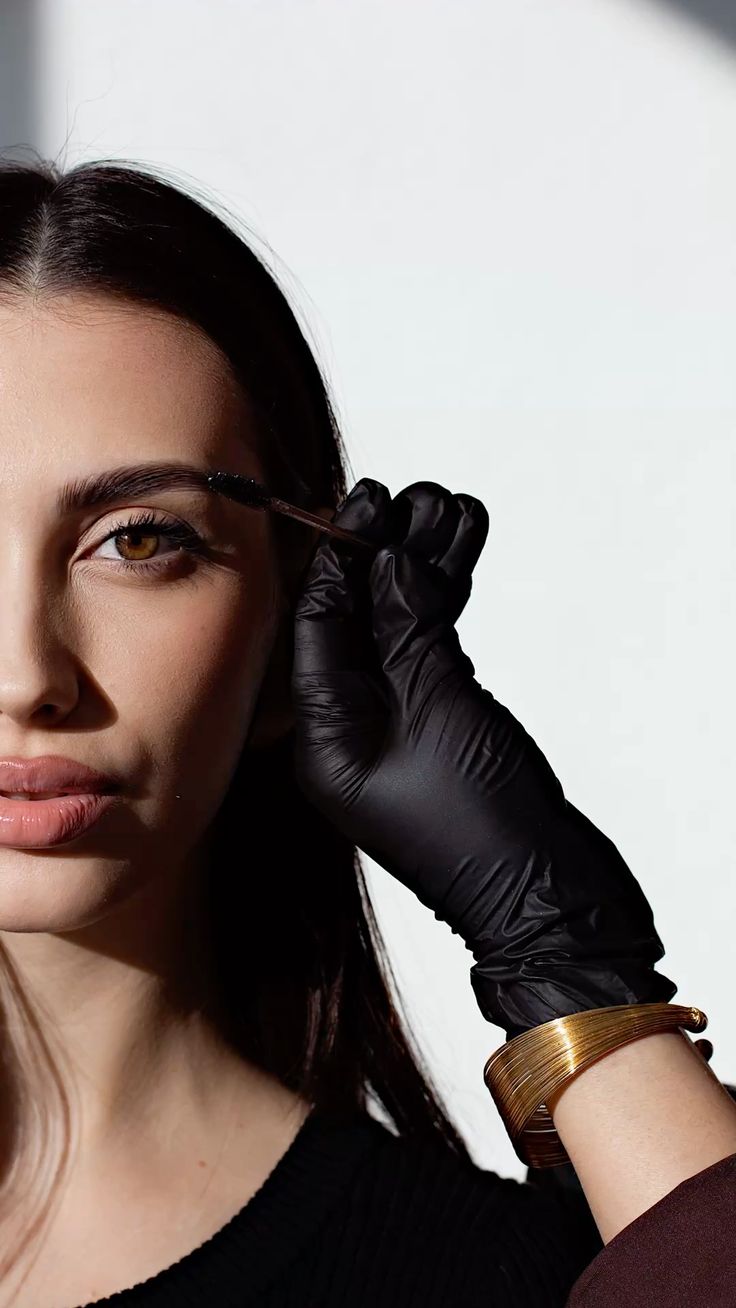 practitioner in aesthetic clinic consulting