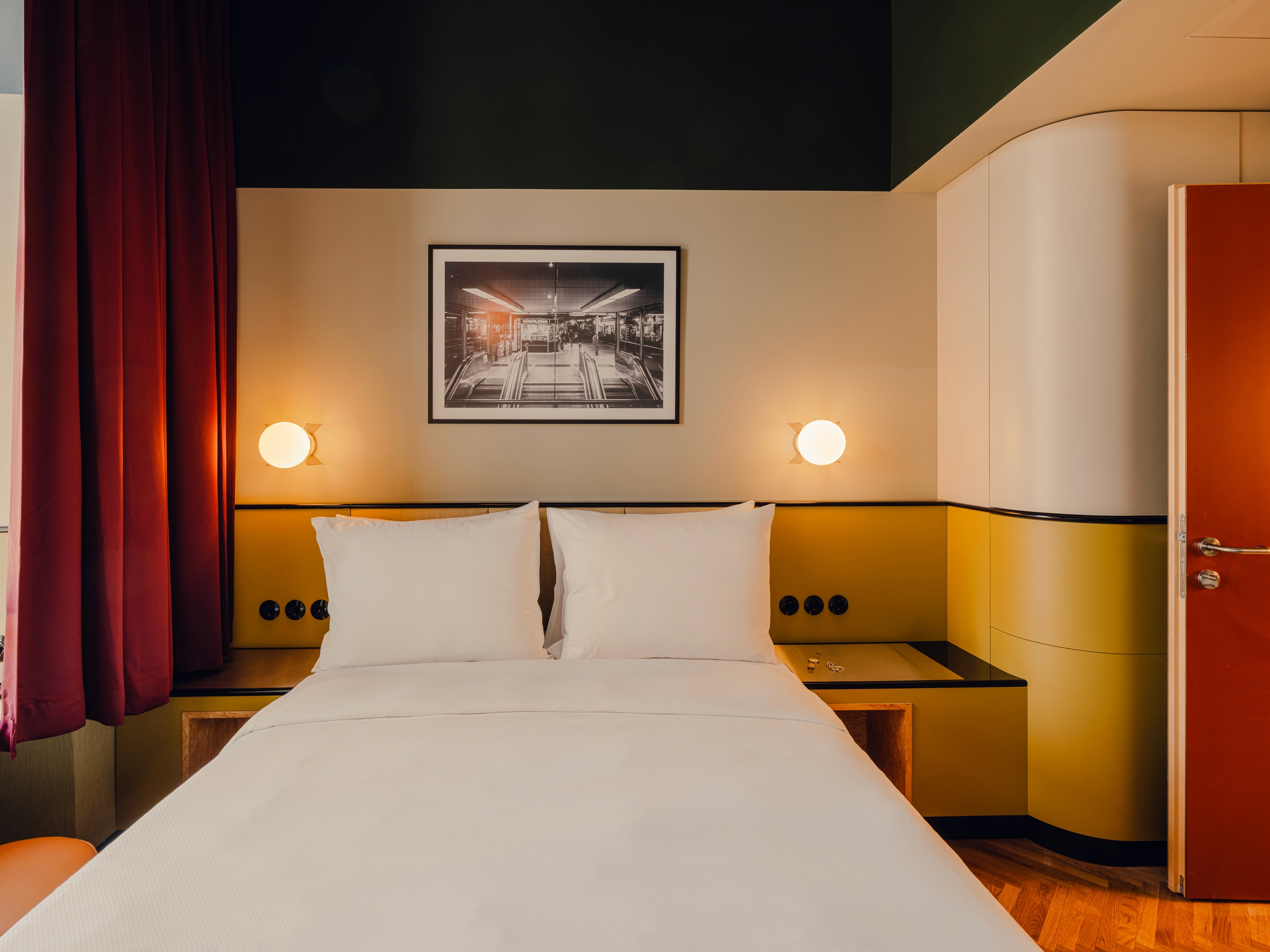Picture of the Bed in "The Nest" room at The Companion