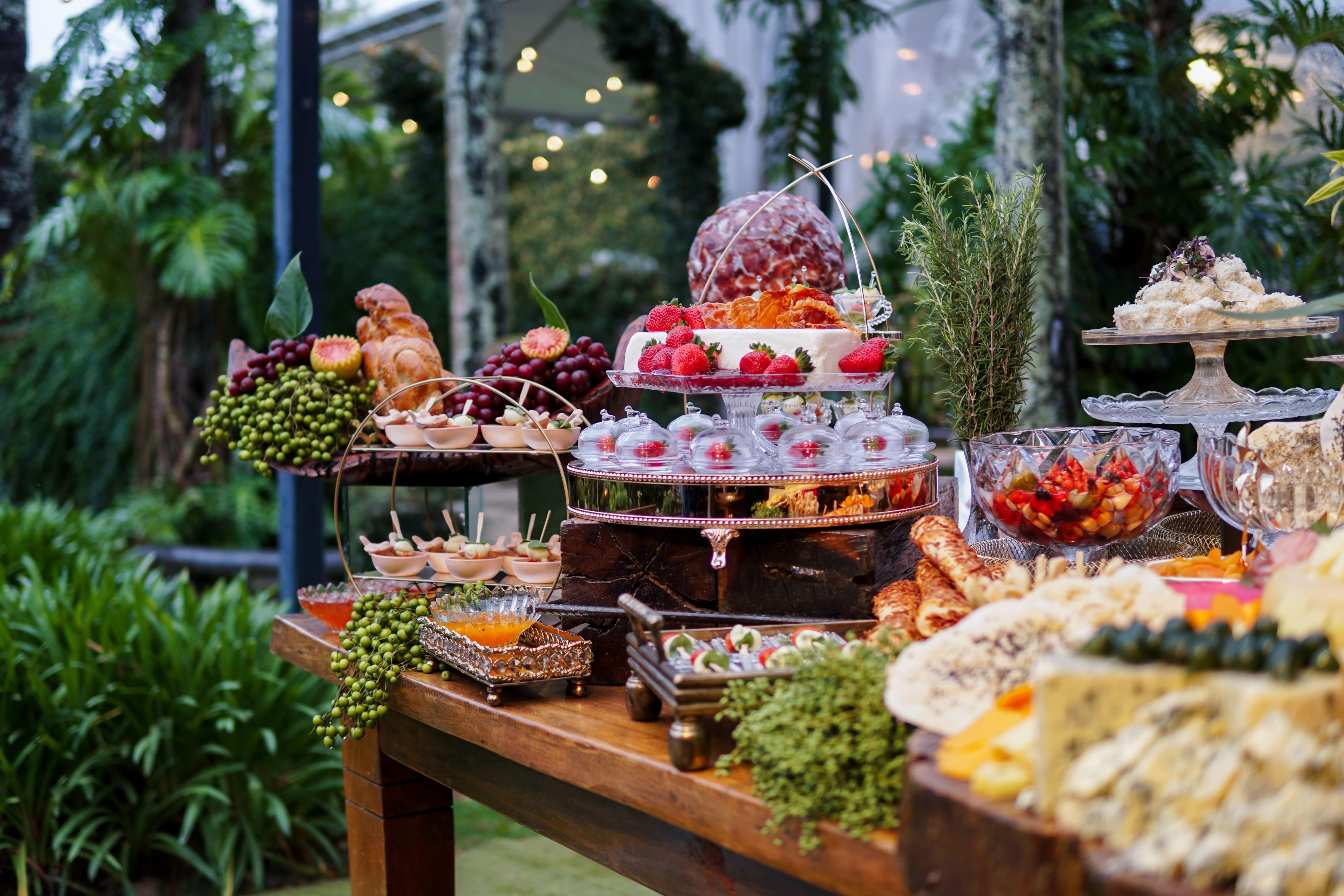 Luxo buffet Simone Carvalho, gastronomia para celebrações em Poços de Caldas.