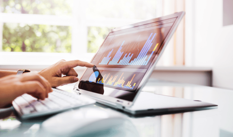 Illustration for the "4. Real-time analytics and reporting features" section