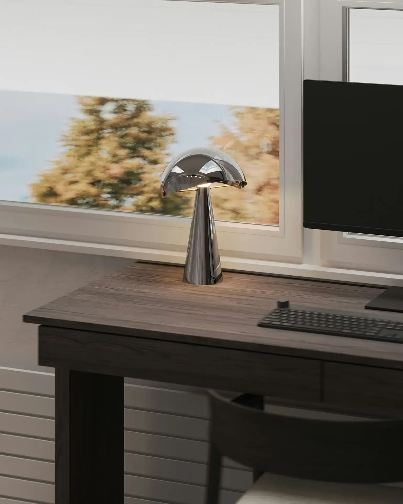 Eleganckie ciemne biurko z drewna z komputerem, stojące przy oknie.