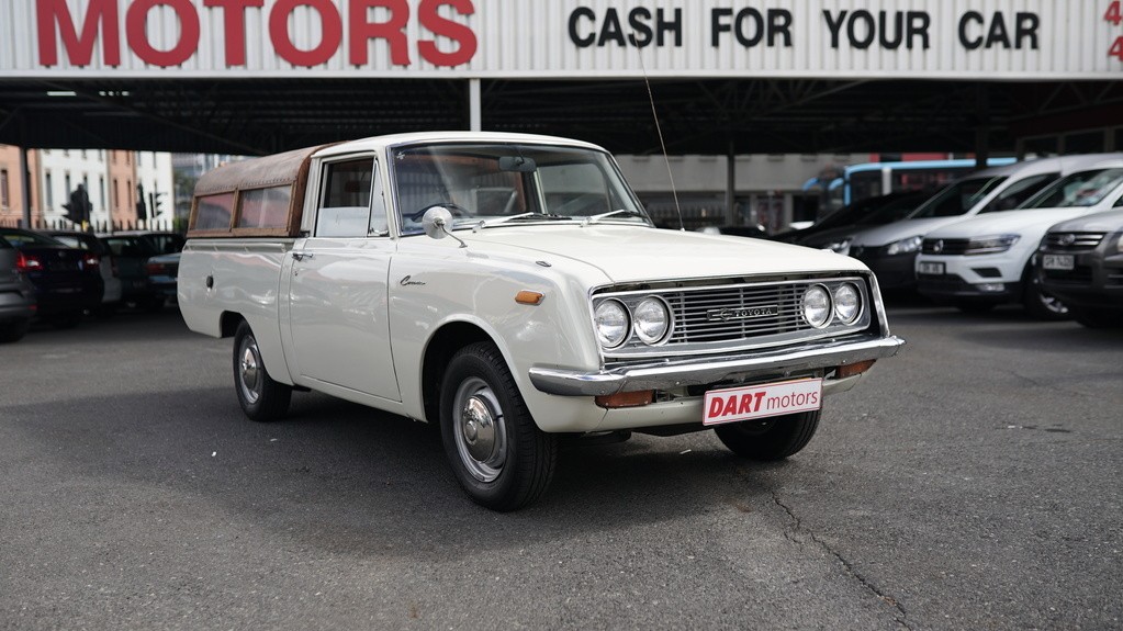 A view of the top of the eiffel tower