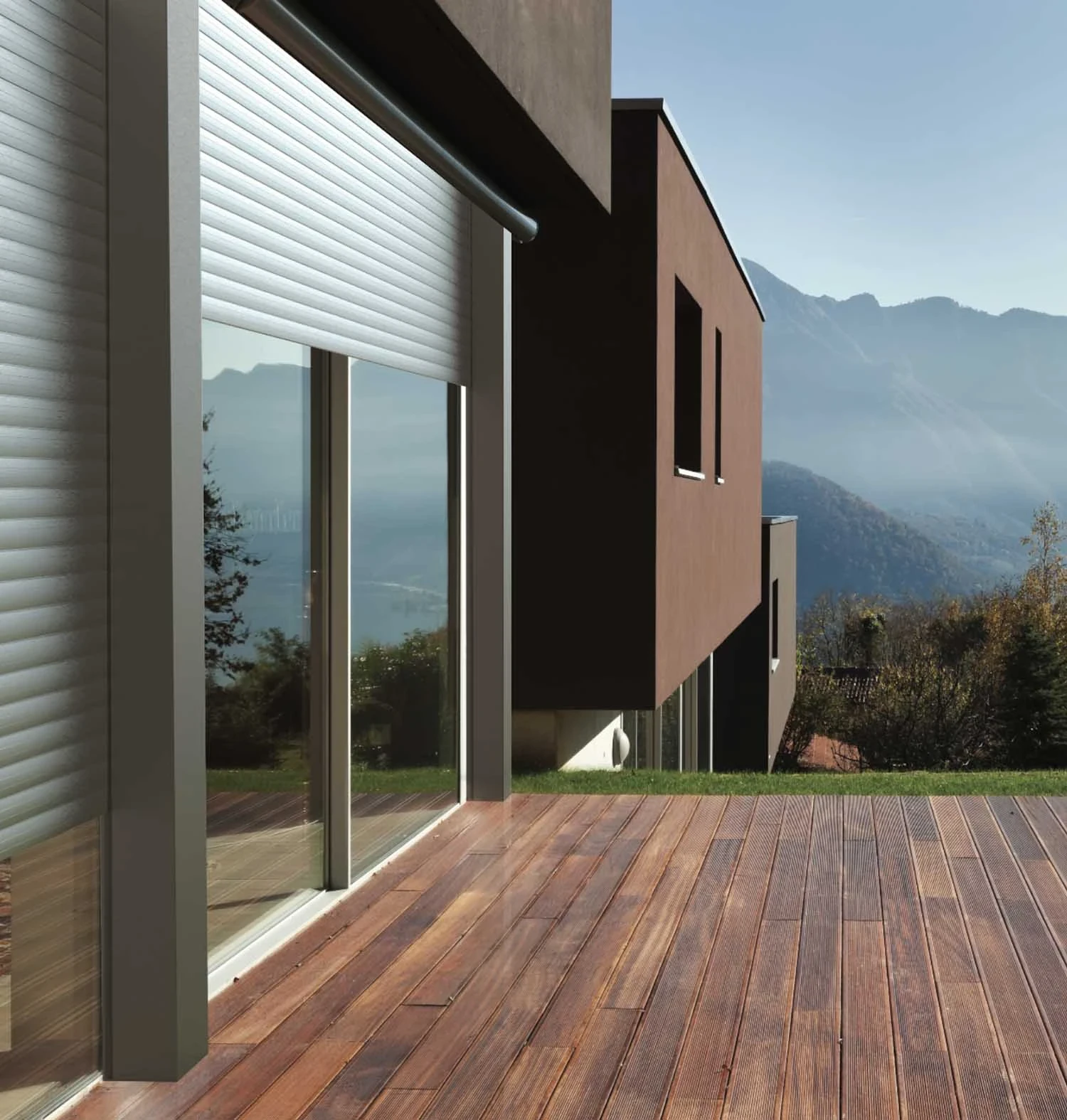 Side Motor vs Center Motor for Roller Shutters: A Complete Comparison