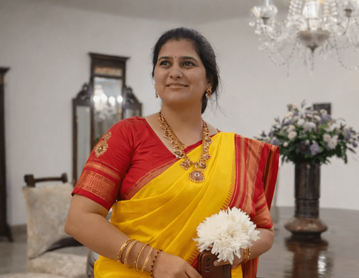 woman in black long sleeve shirt wearing white hat standing on green grass field during daytime