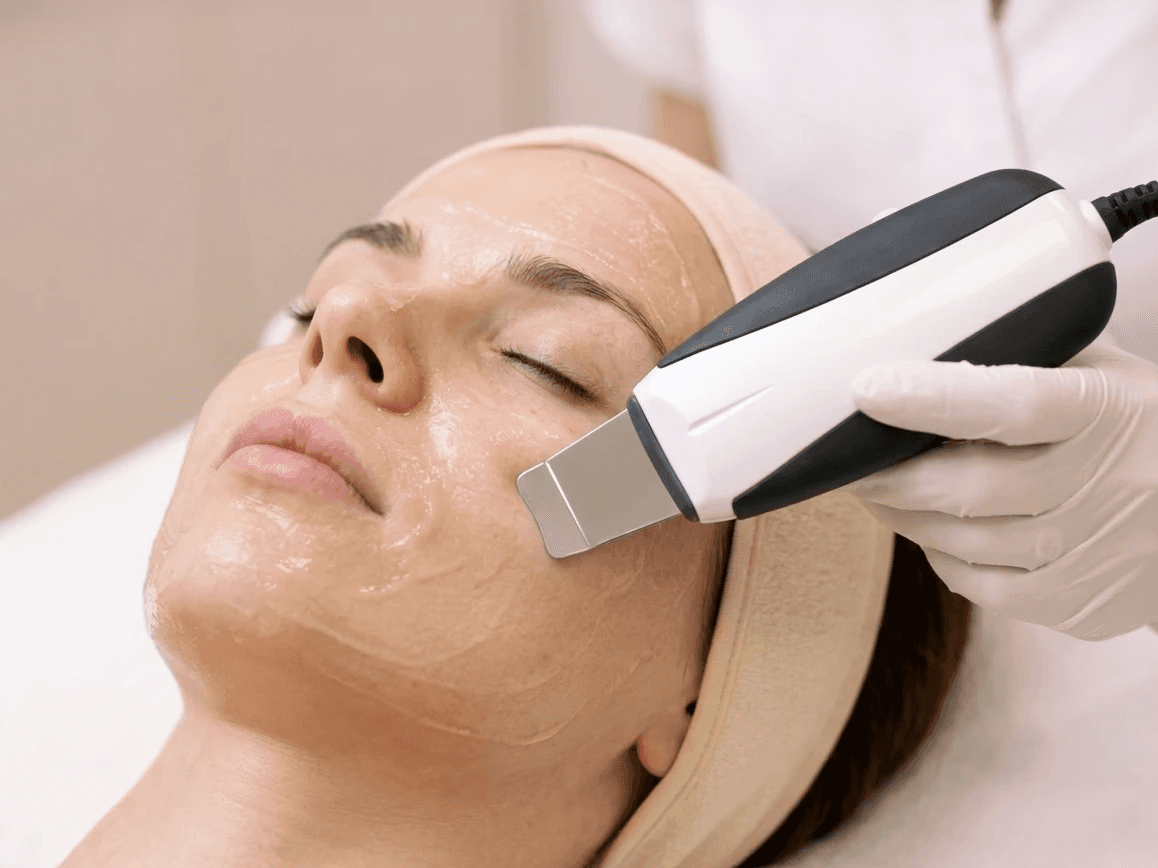 Fonoforēzes procedūra ar fonoforēzes uzgali