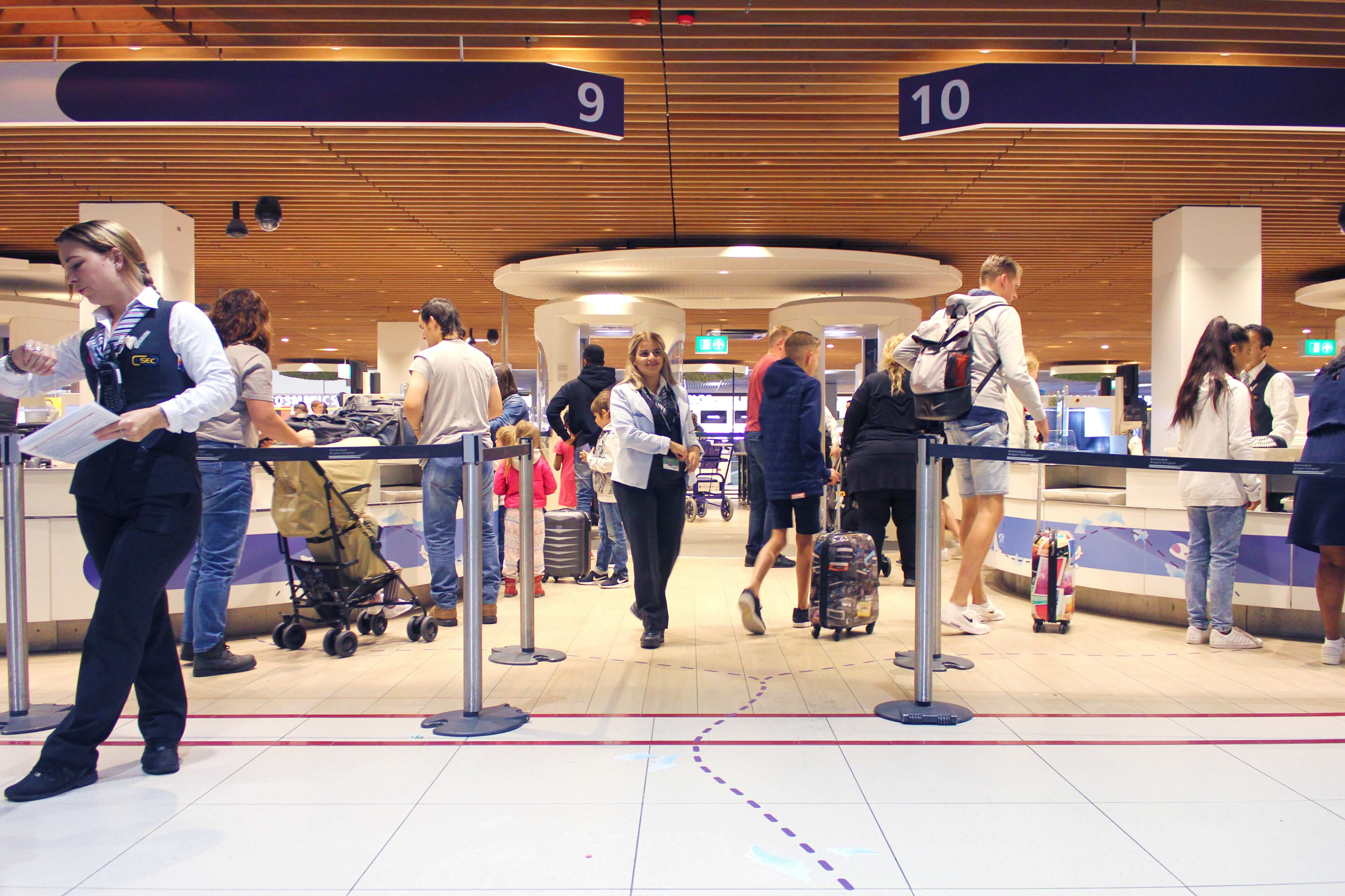 Schiphol Security Family Lane