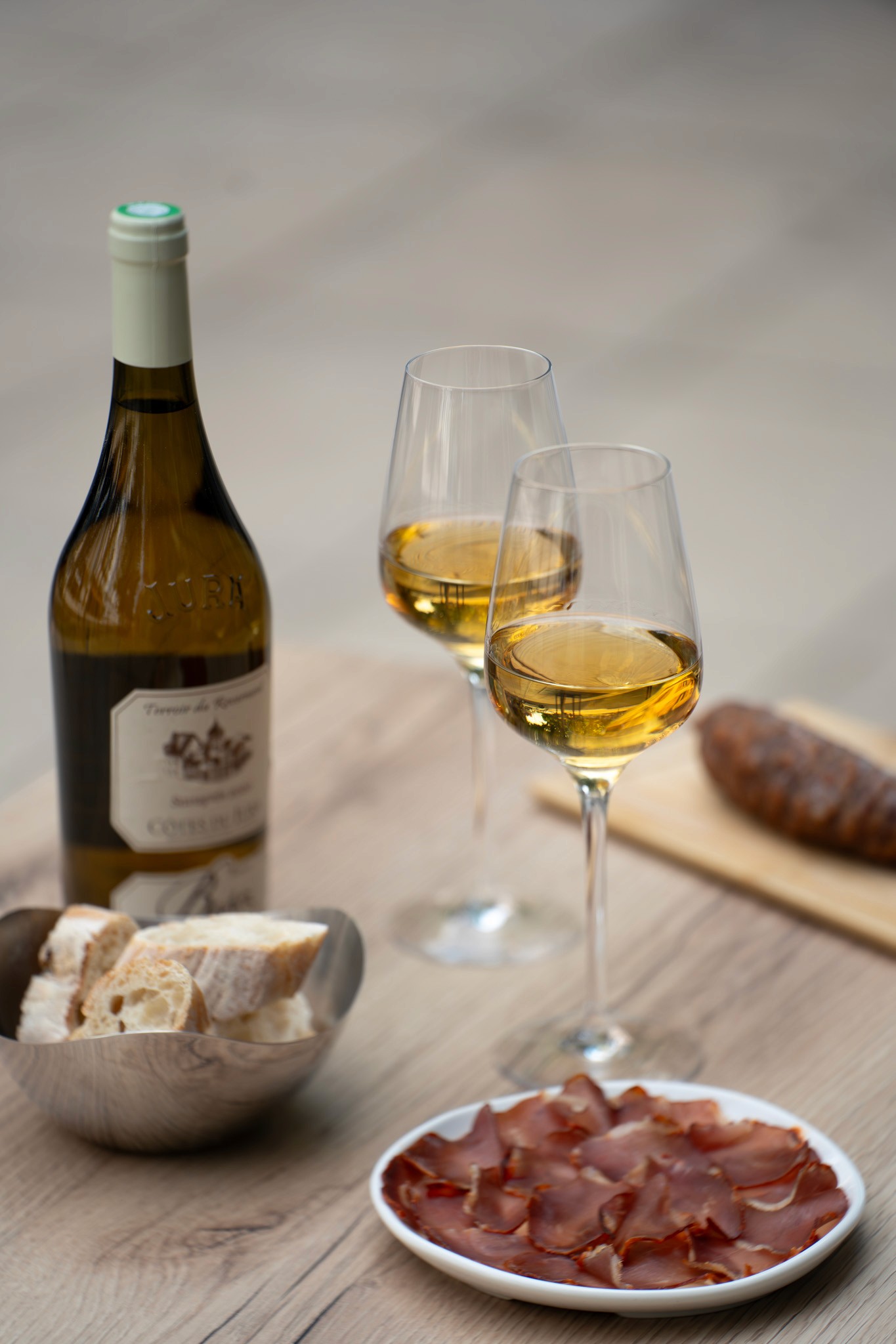 Visuel de la terrasse ou de l’intérieur du restaurant La Coupe d’Or à Vichy, soulignant un cadre chaleureux, une cuisine maison et un large choix de vins à déguster ou acheter.