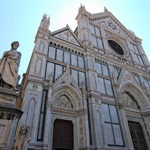 Statue - Meeting point, behind Dante's statue