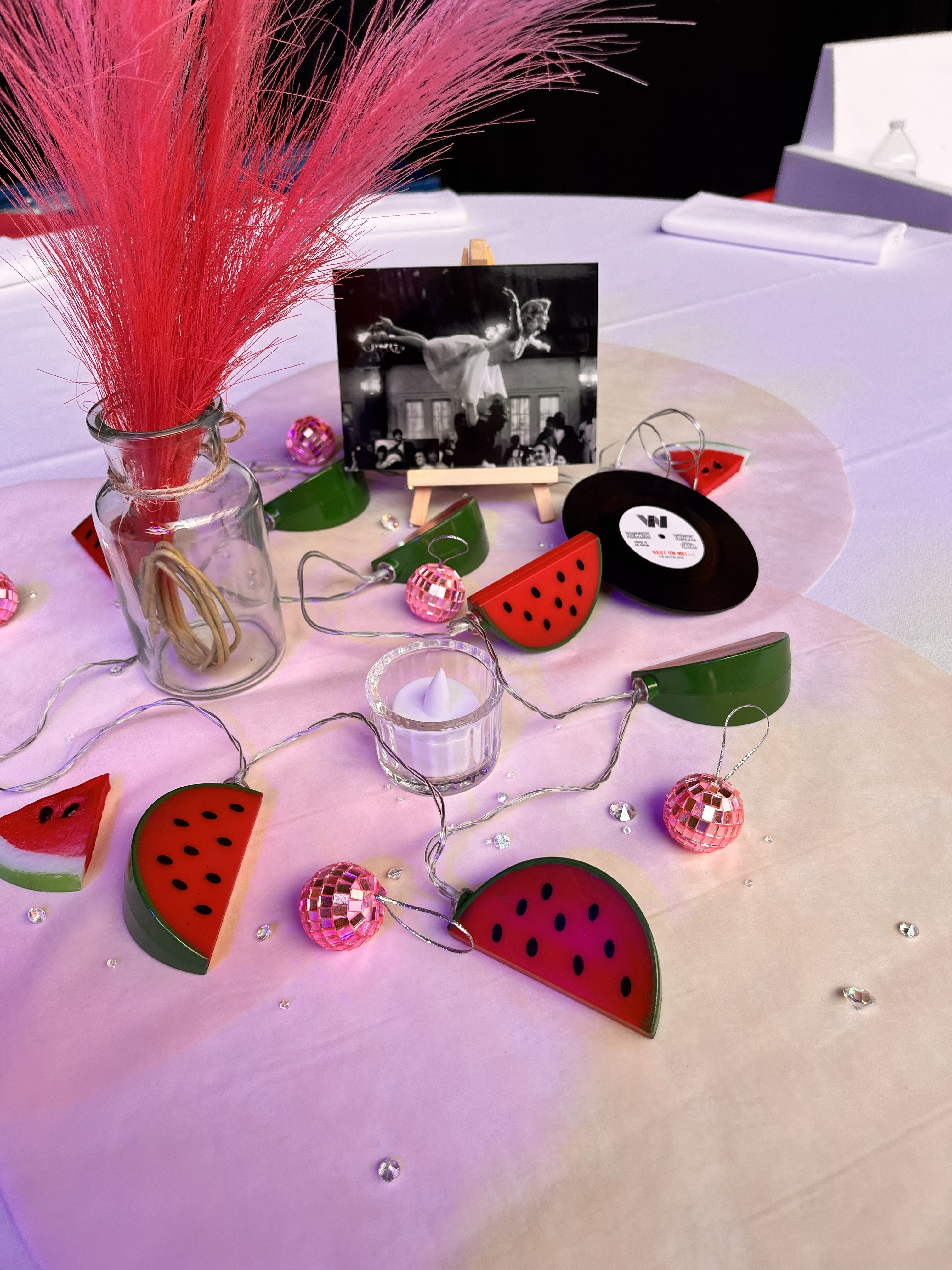 Décor animation et scénographie immersive thème dirty dancing pour soirée d’entreprise à Bordeaux