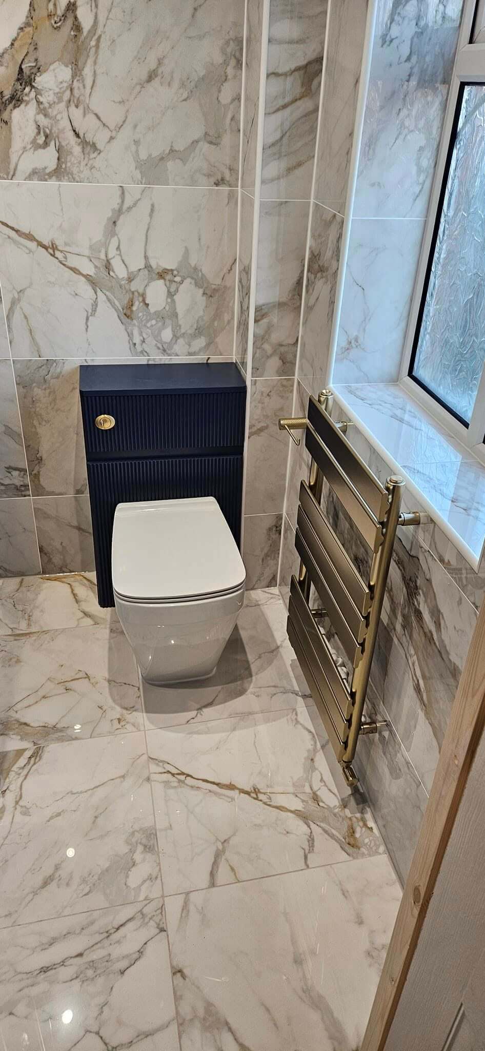 Small bathroom renovation in Leeds designed to maximise space
