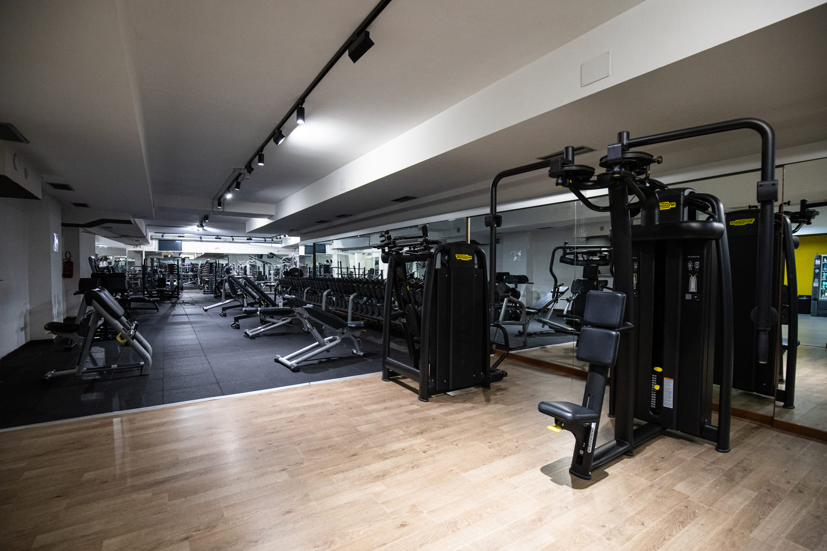 Sala pesi cardio attrezzature Technogym palestra Freetime Monteverde