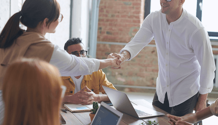 Bild eines Handschalgs, wie man Vertriebspartner bei Simpleprax wird