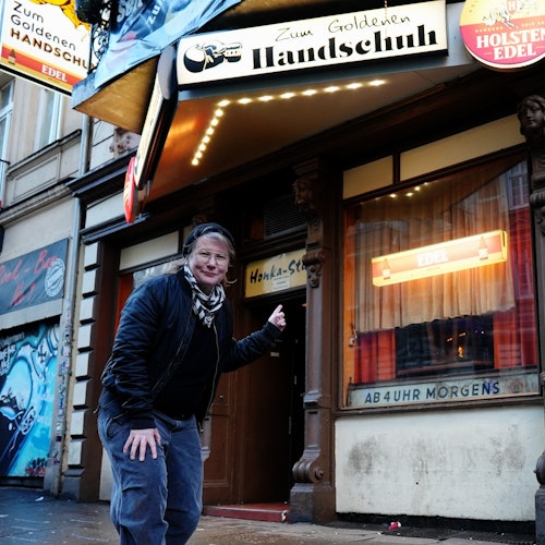 Tour guide in front of the Golden Glove