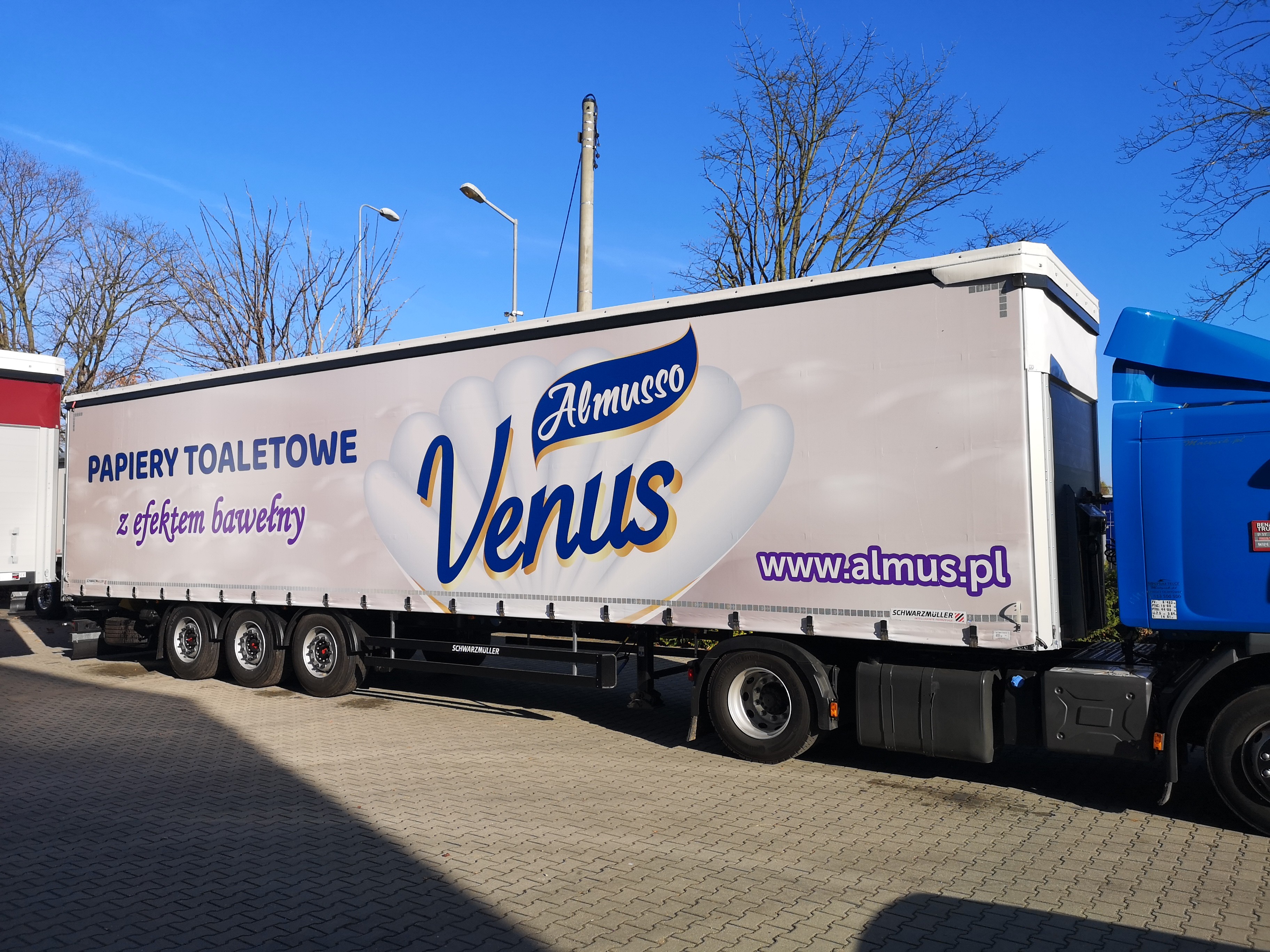 Wielkoformatowy nadruk UV na plandece naczepy – Małopolska