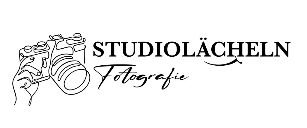 Logo von Studiolächeln, einer Hochzeitsfotografin.