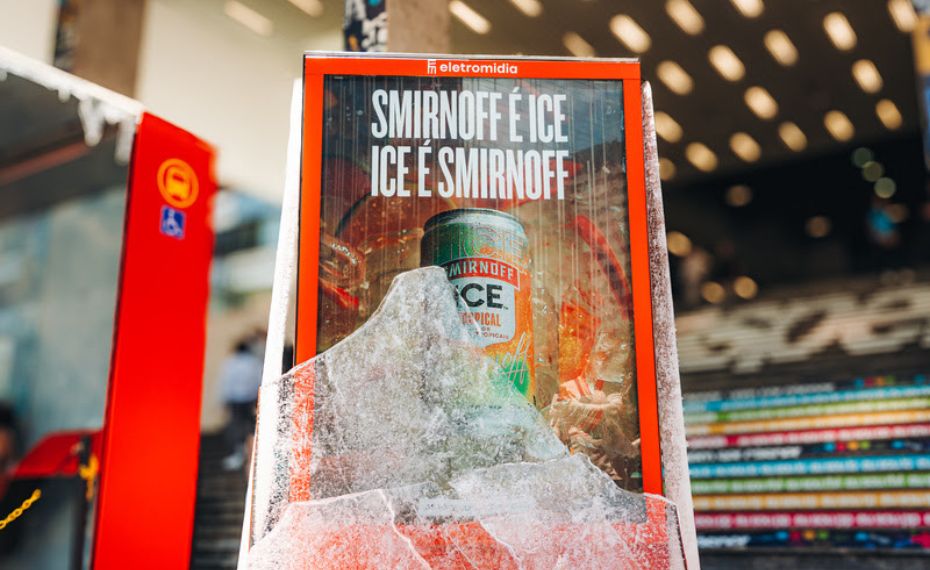 Smirnoff instala OOH congelado na Avenida Paulista