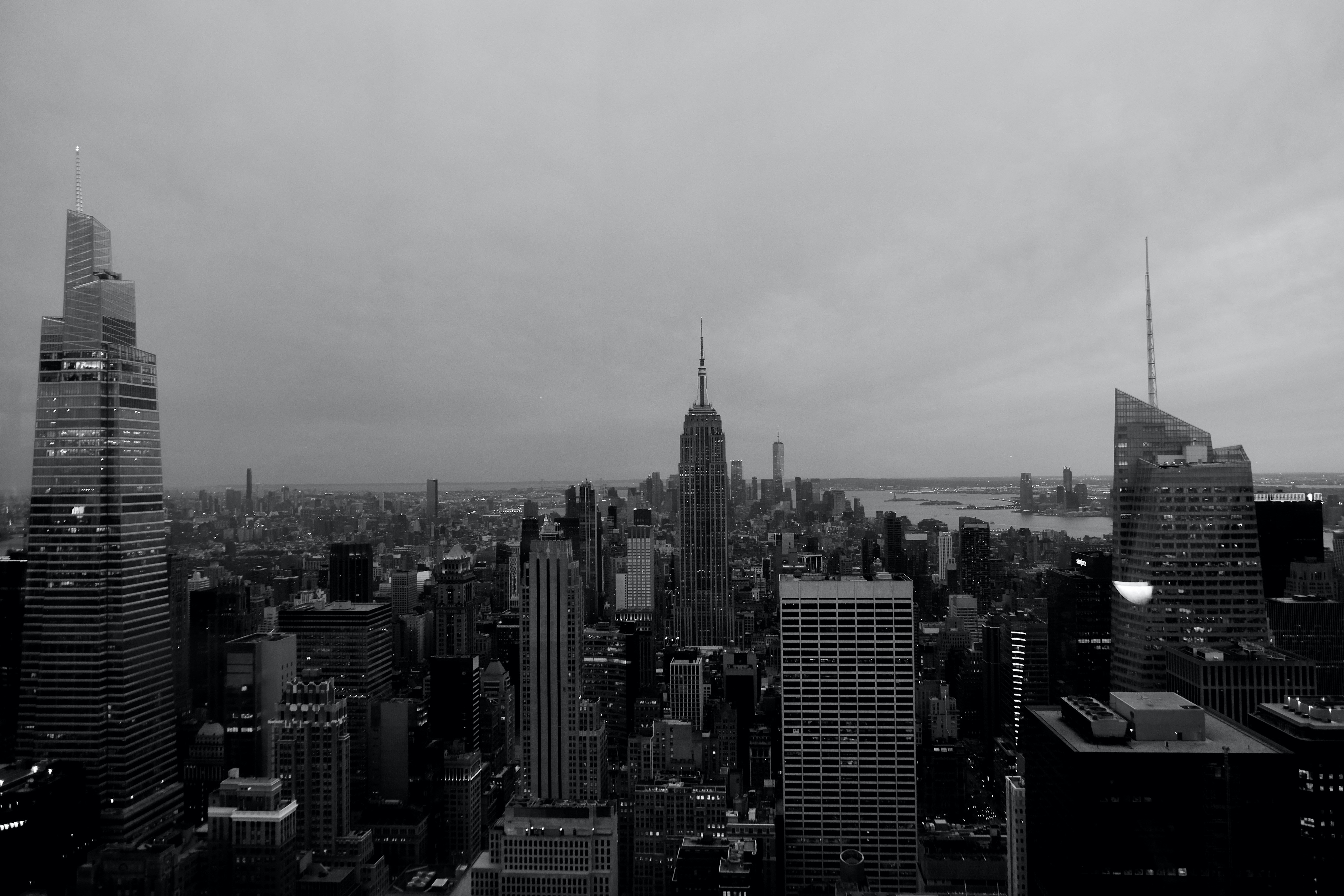 a black and white photo of a city skyline
