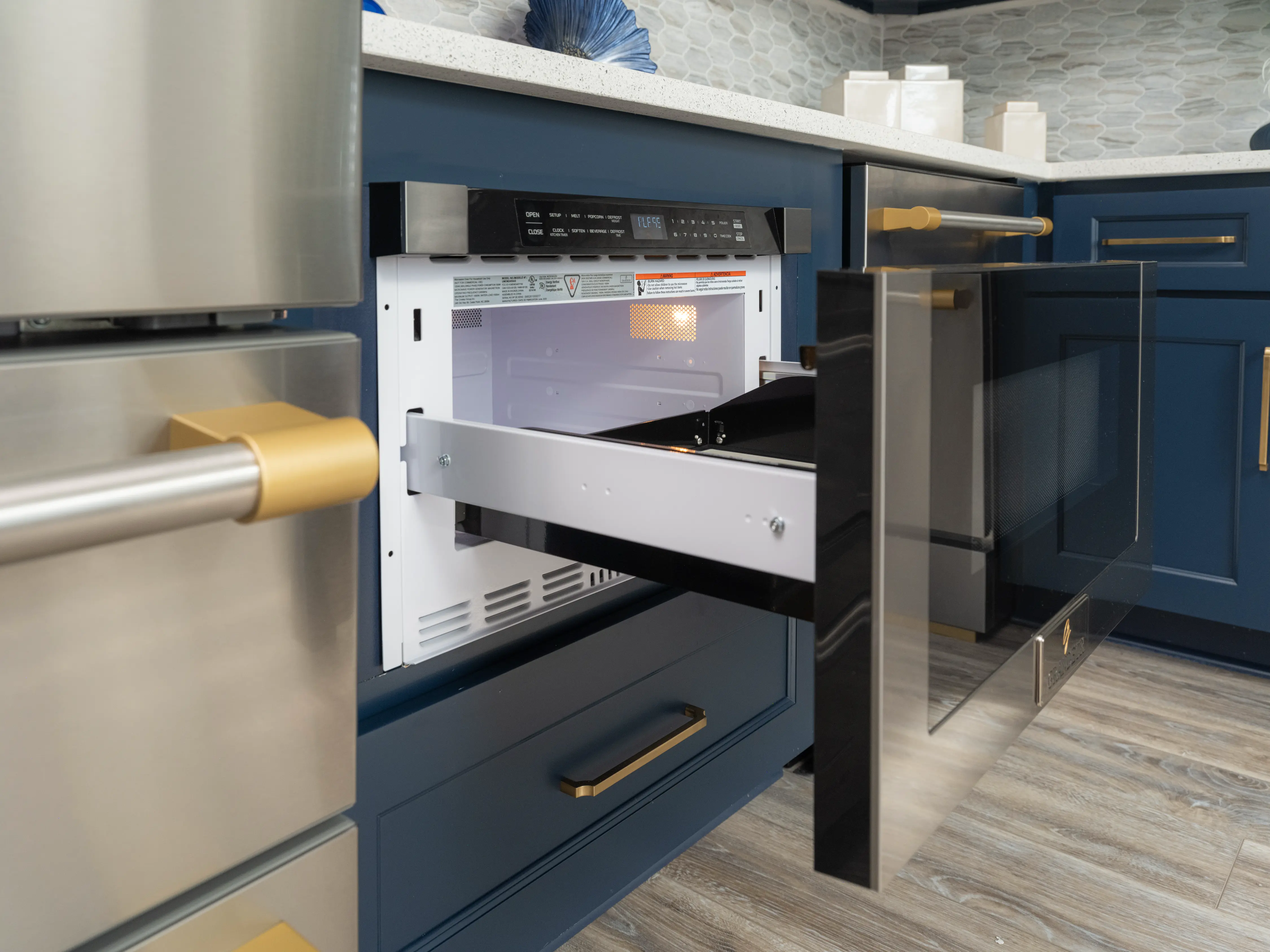 MICROWAVE UMDM2455AS