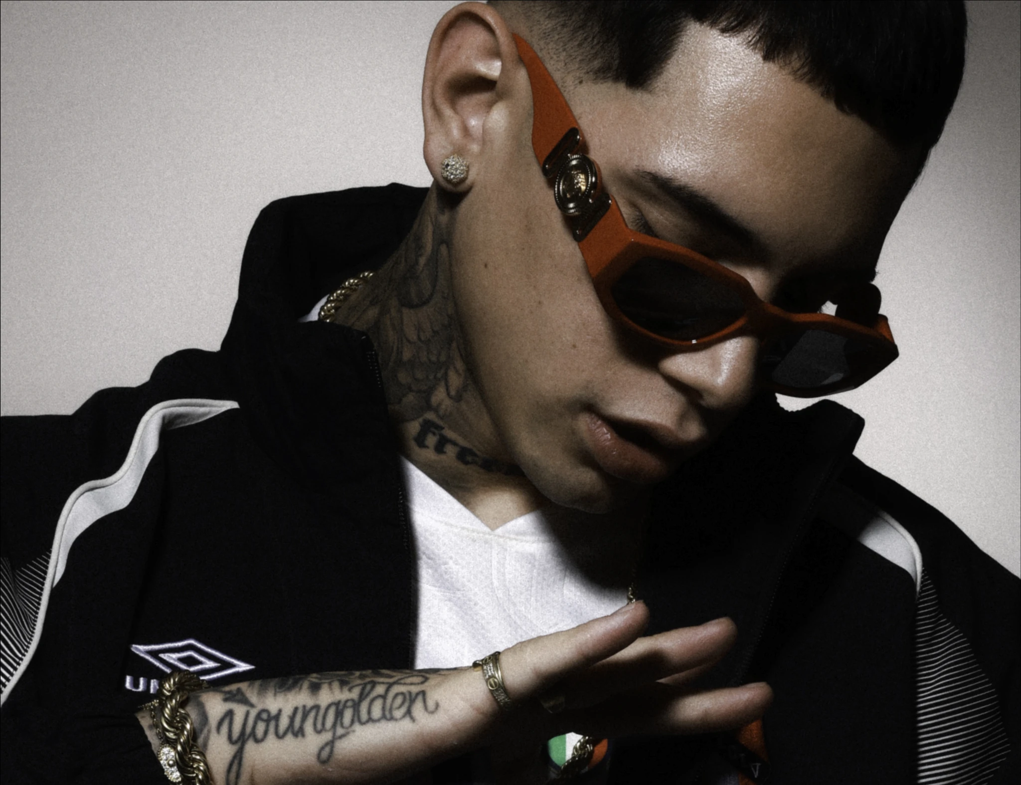 Ritratto editoriale di Ecko scattato da Edoardo Verduchi