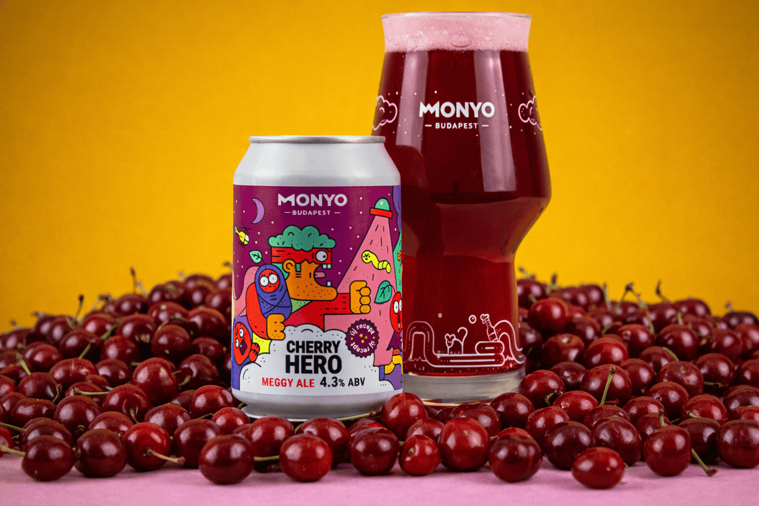 two drothers with a glass of MONYO craft beer