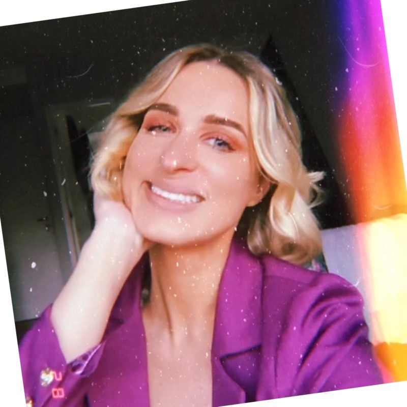 Sofia Carter - Marketing manager at Twitter