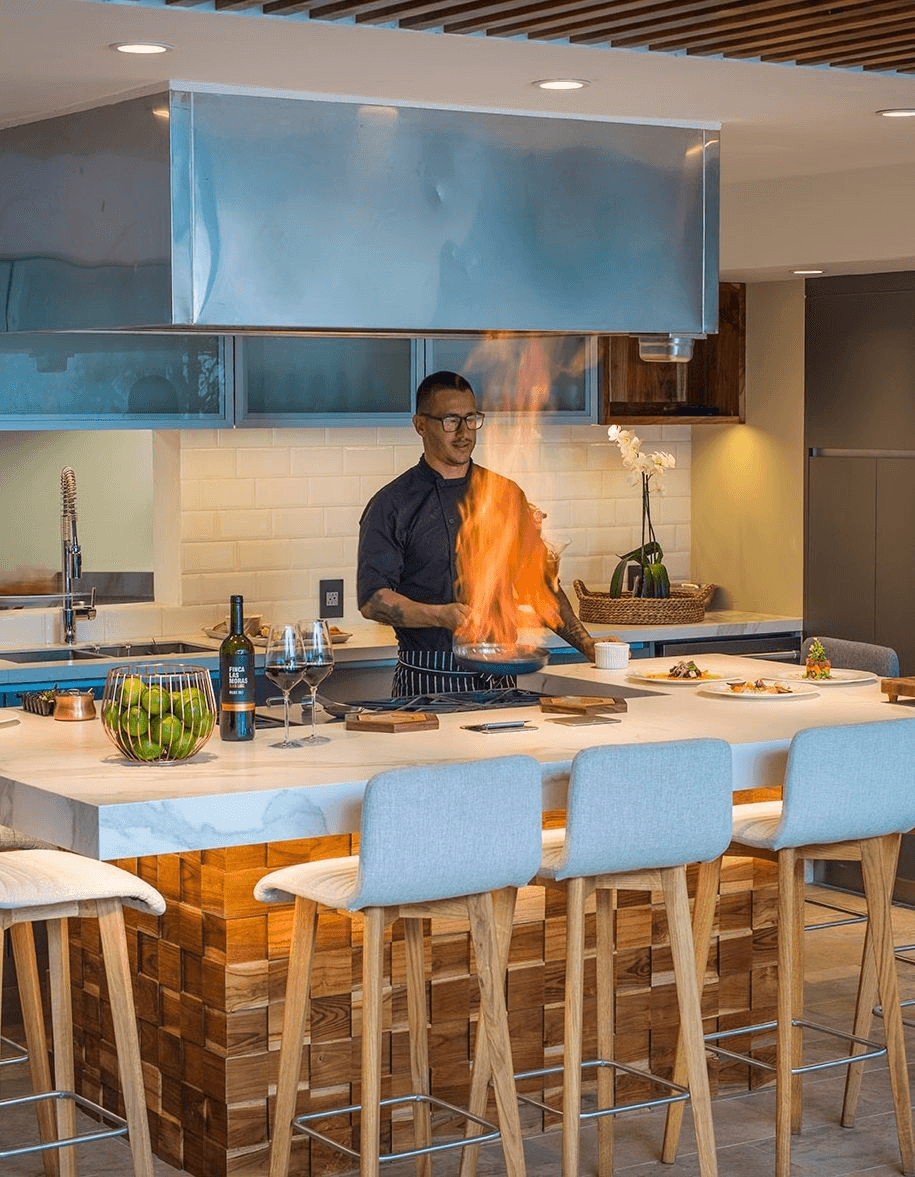 In-Villa Private Chef, ALMAR dining service in Colombia.