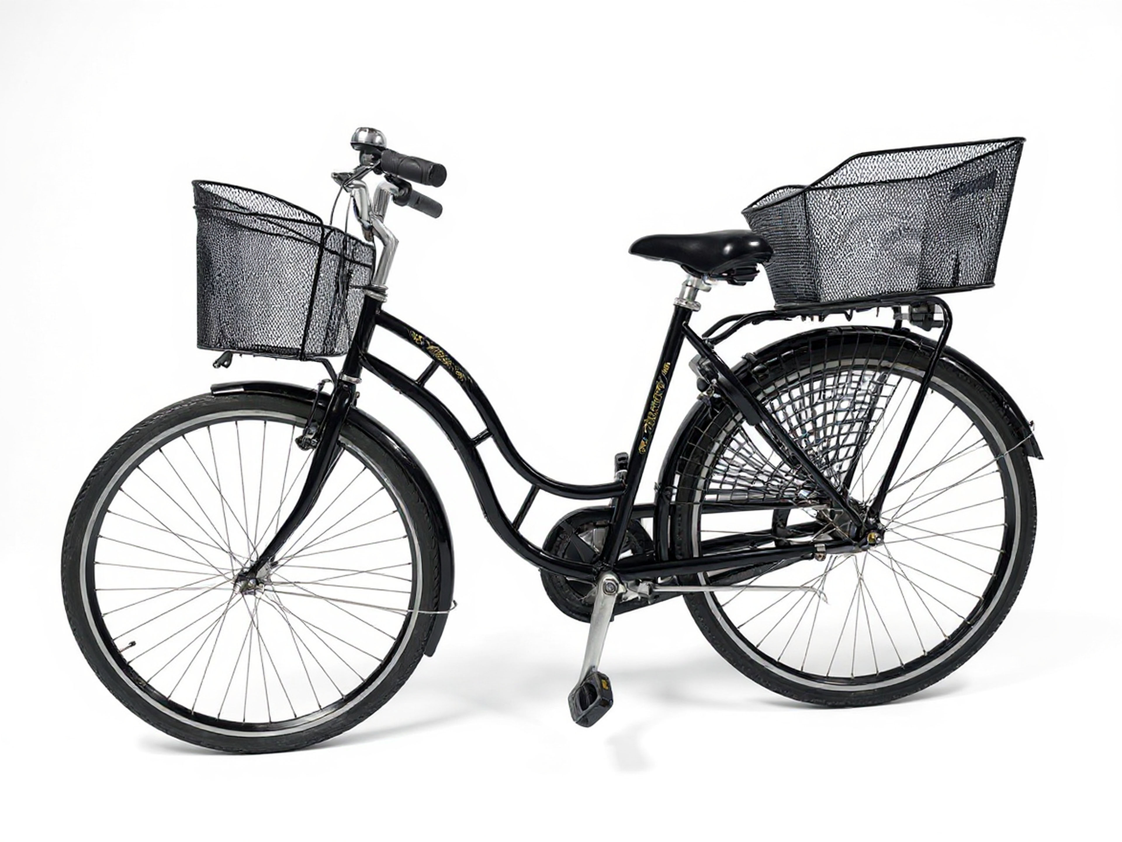 Elinor 3 växlar 28 tum damcykel med godkänt lås, fram- och bakkorg – servad och redo hos cykelverkstad i Uppsala. Begagnad cykel med full cykel service.