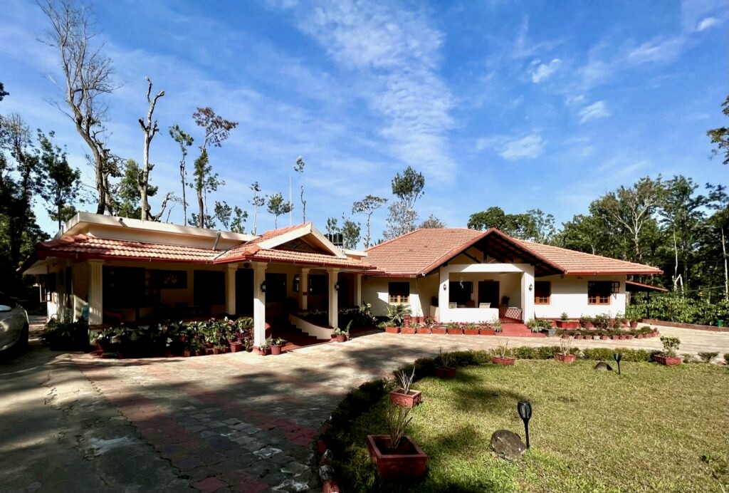 The AirBnB cottage under the blue skies and a green refreshing lawn before it. 