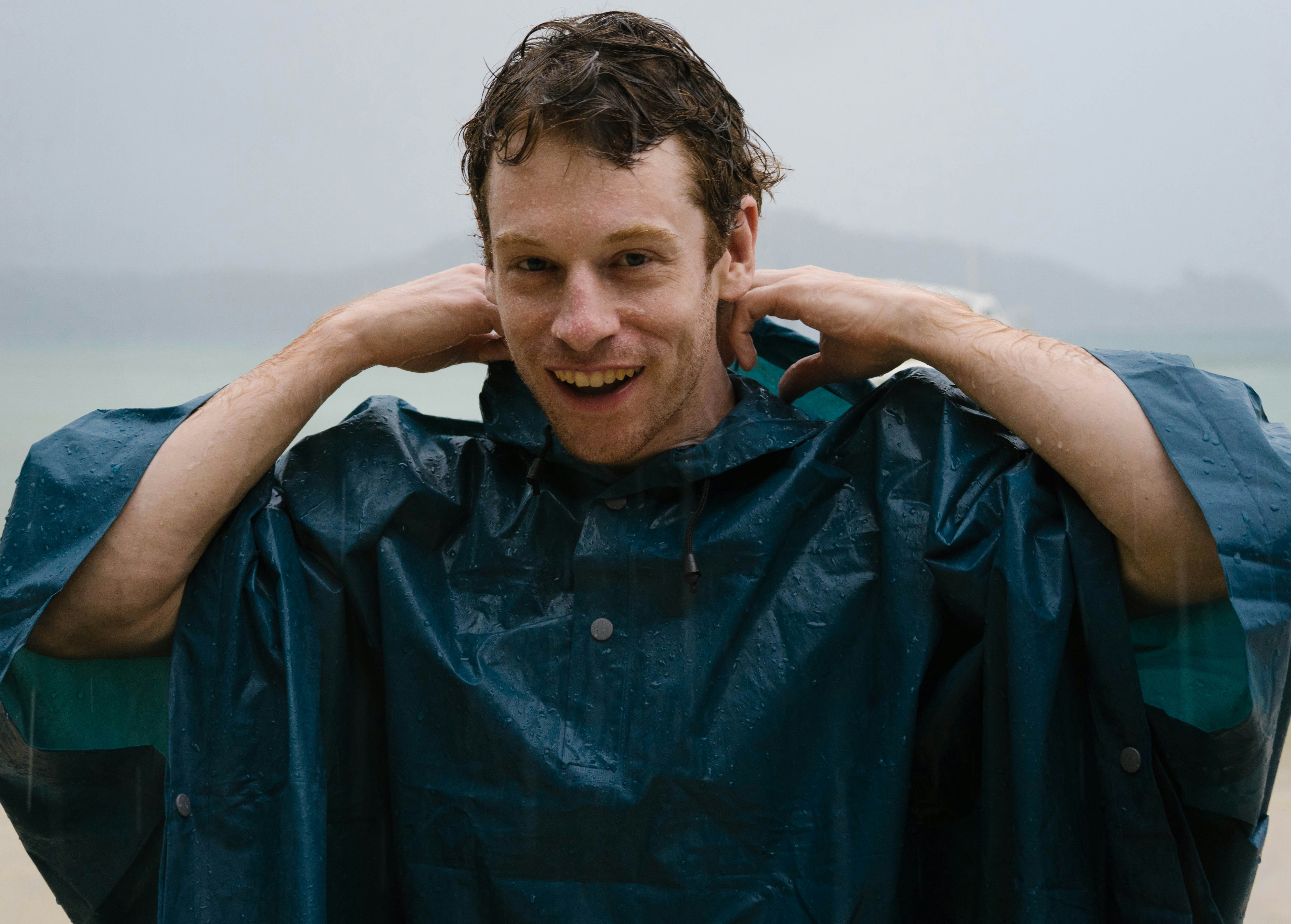 A girl walks to a cabin in nature.