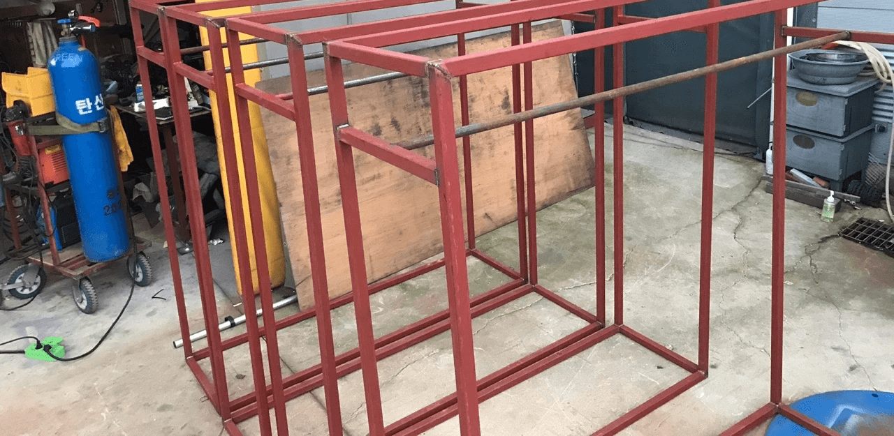 조형물 내부 골격용 철 프레임 용접 제작 과정 / Welding steel frame skeleton for the sculpture structure