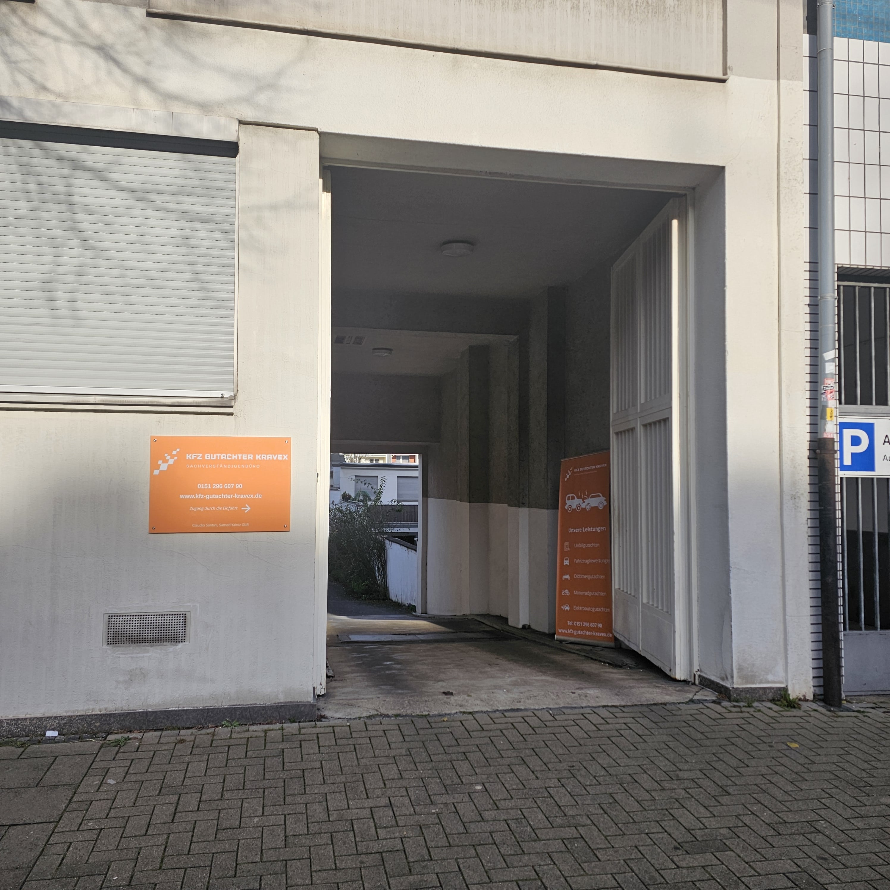 kfz gutachter kravex am laptop