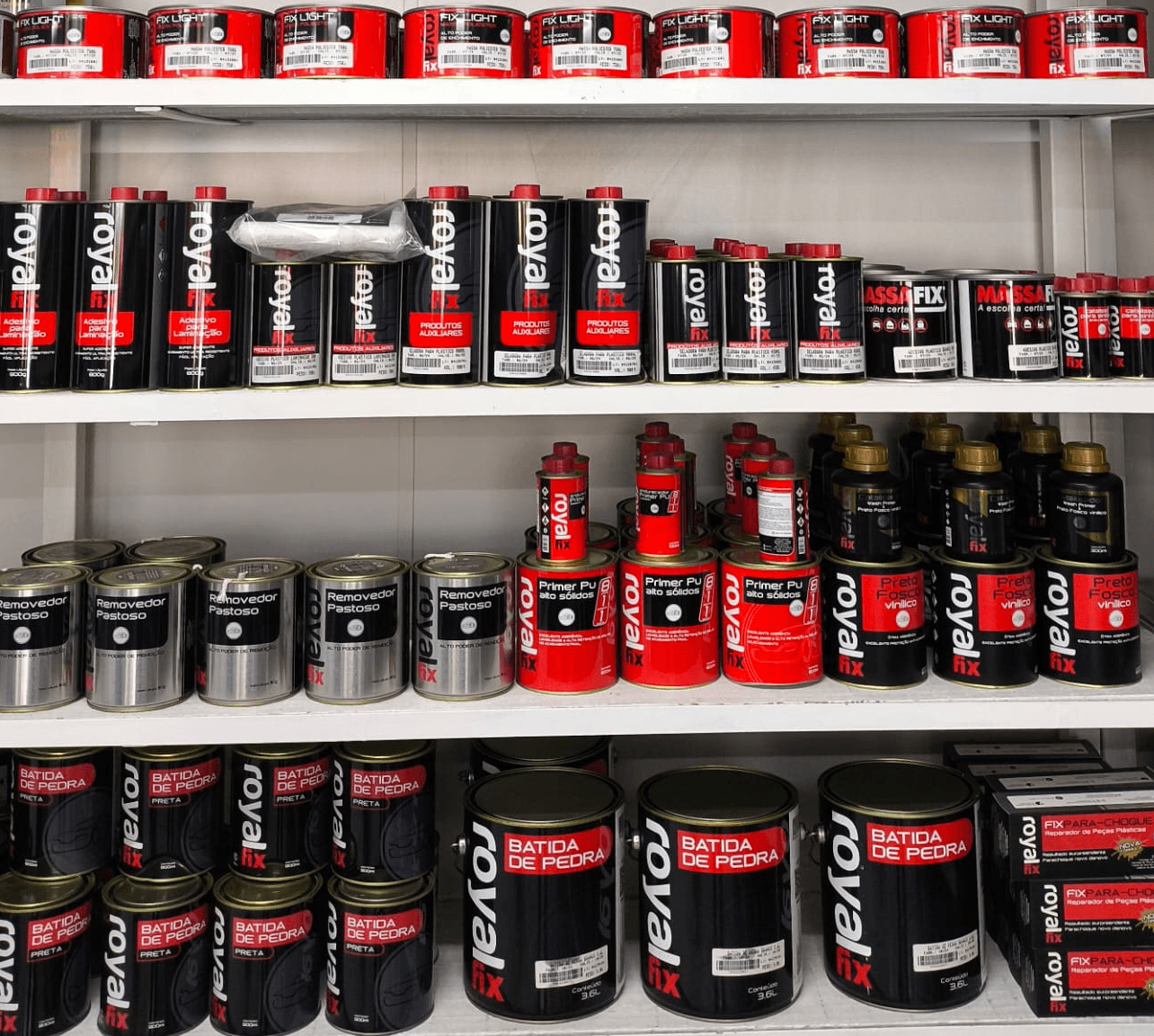 Produtos Royal Fix nas prateleiras