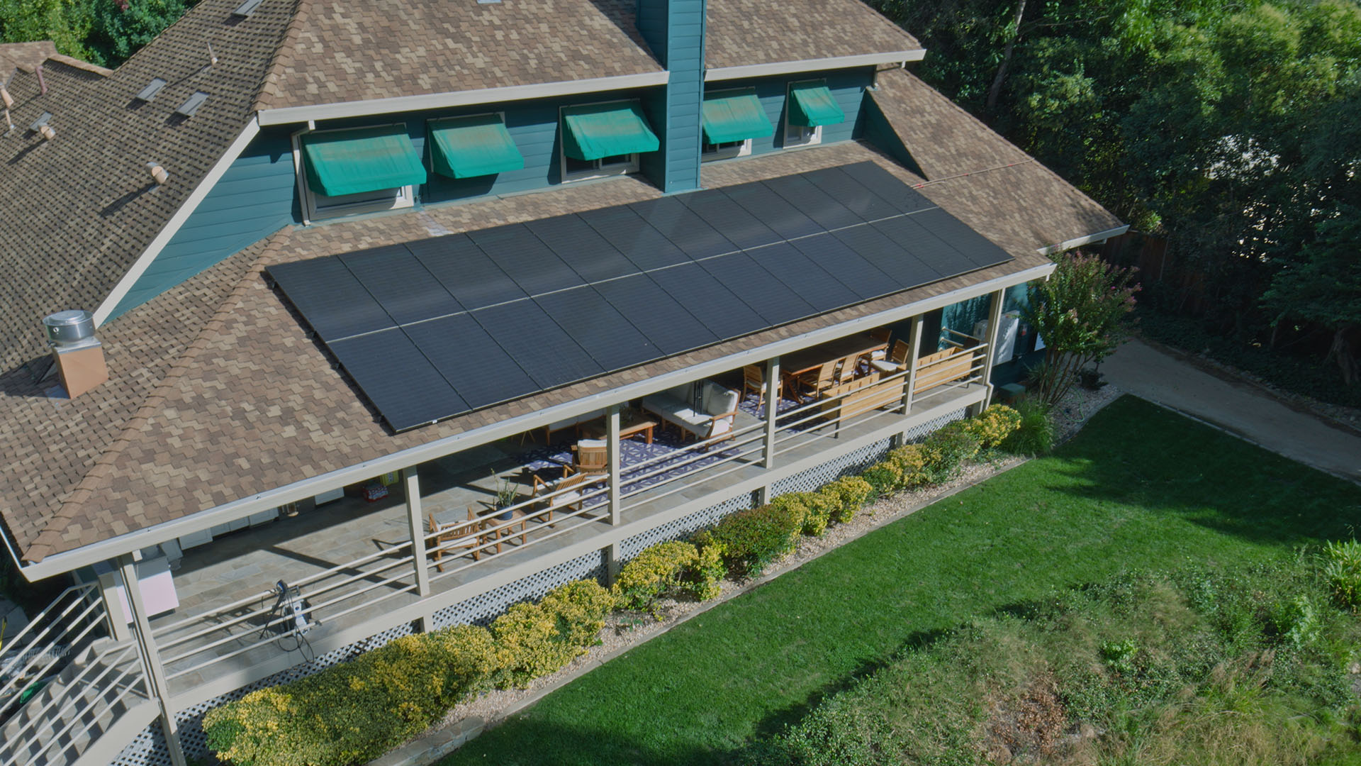 large solar installation on a beautiful home in Fair Oaks, CA