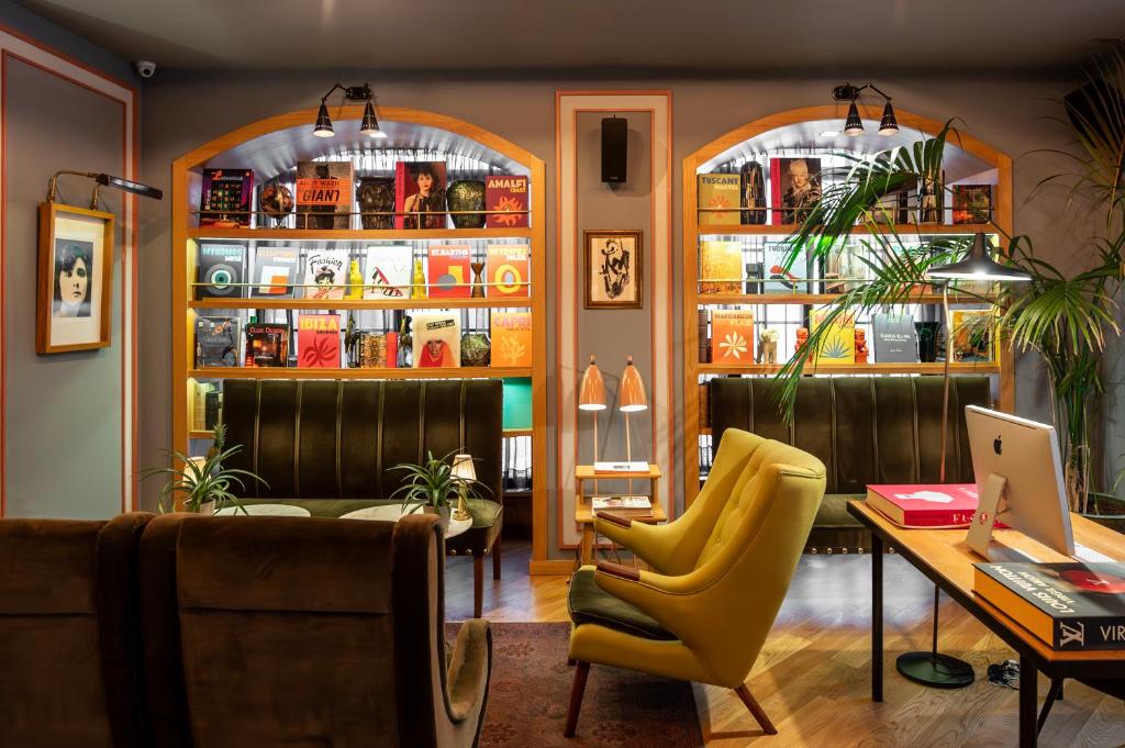 a bar with two chairs and a desk with a laptop at Browns Central Hotel in Lisbon