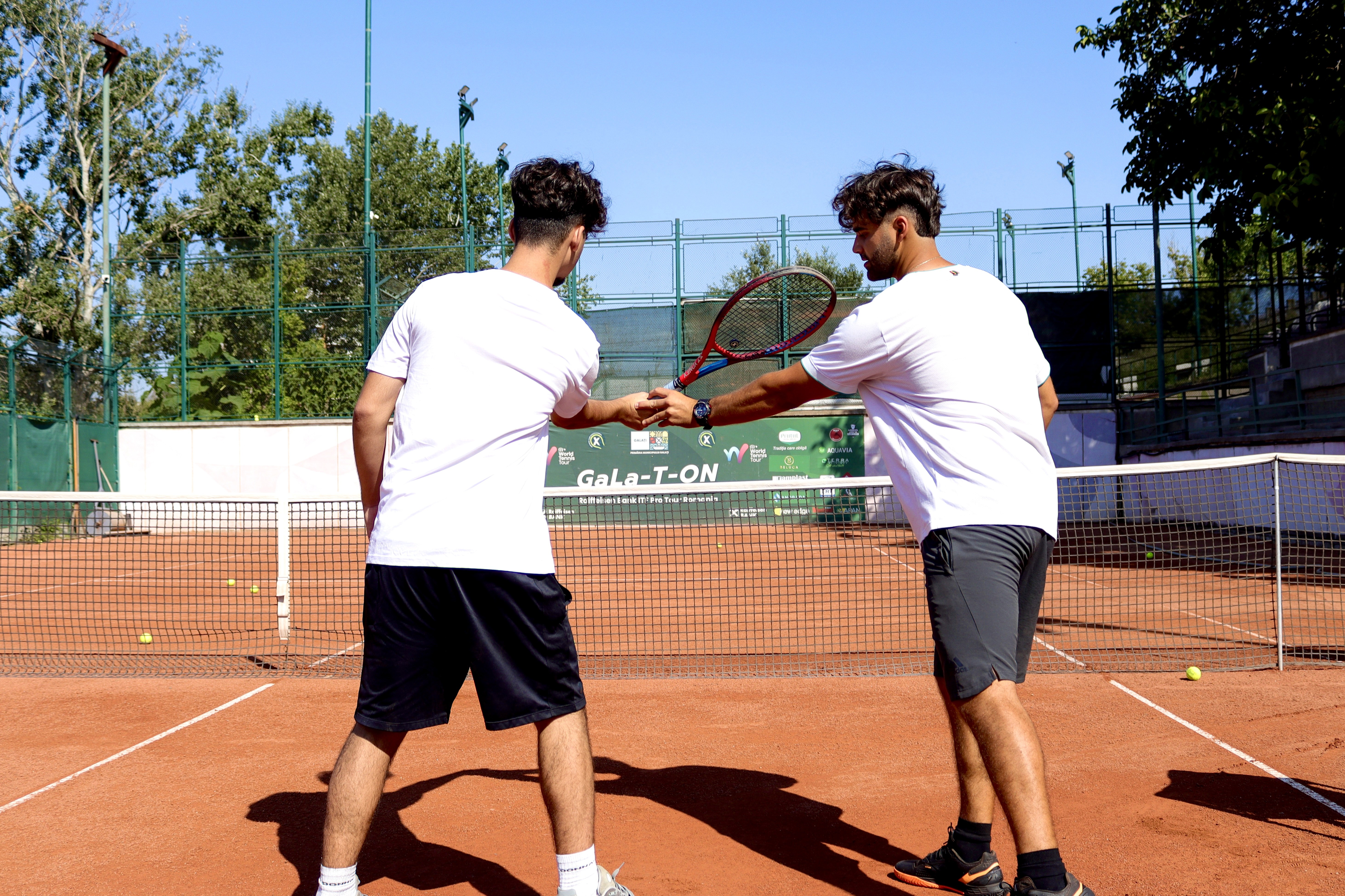 Antrenament de tenis pe teren