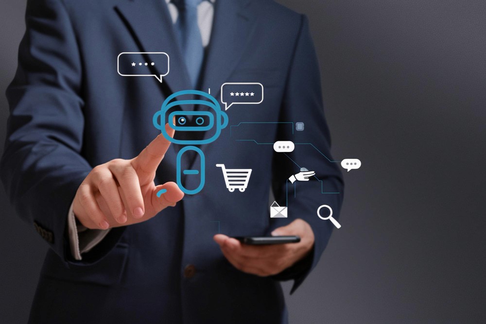 Mujer profesional usando software de inteligencia artificial para análisis de ventas en computadora