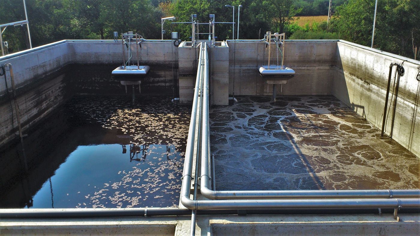 Twin CYCLATOR SBR basins with BIODEC decanters at the Gyulaháza municipal wastewater treatment plant, Hungary