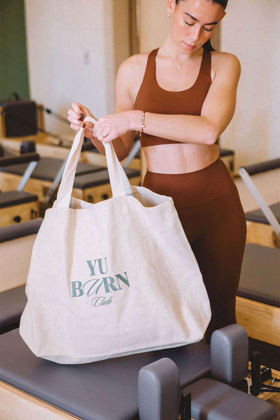exercice de pilates avec ballon au studio Yu Burn Club à Ajaccio