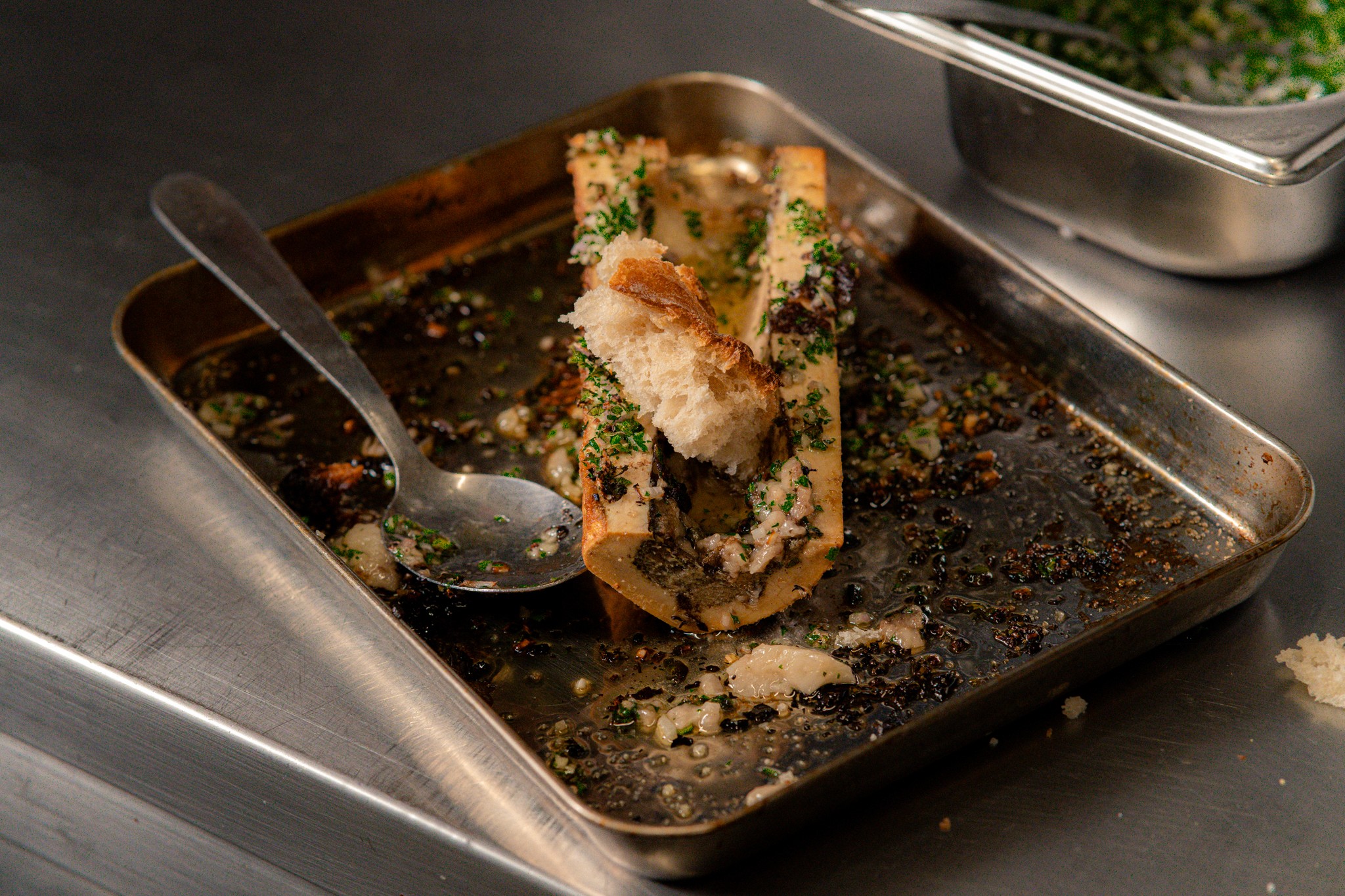 Visuel de la terrasse ou de l’intérieur du restaurant La Coupe d’Or à Vichy, soulignant un cadre chaleureux, une cuisine maison et un large choix de vins à déguster ou acheter.