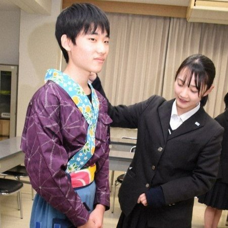 Japanese Students Design a Kimono Jumpsuit for Astronauts