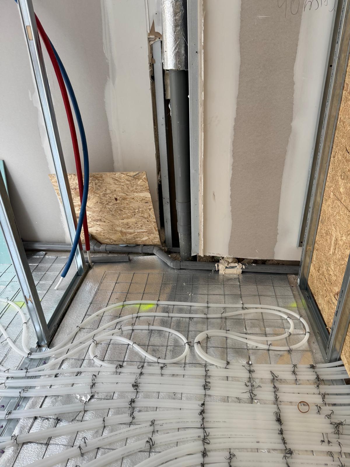 Vitrage courbe haute performance — texte « Solutions innovantes ».