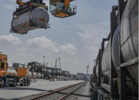 ENAT-Chemicals-GmbH-Hamburg. High-quality soda ash supplier. Light and dense soda ash for glass manufacturing, chemicals, detergents, and industrial applications. Premium sodium bicarbonate distributor – Food-grade and industrial-grade sodium bicarbonate for various industries. Reliable soda ash and sodium bicarbonate supplier – Efficient supply chain and logistics for industrial customers. Sustainable soda ash sourcing – Environmentally friendly production and supply of soda ash and sodium bicarbonate. Global distribuitor.