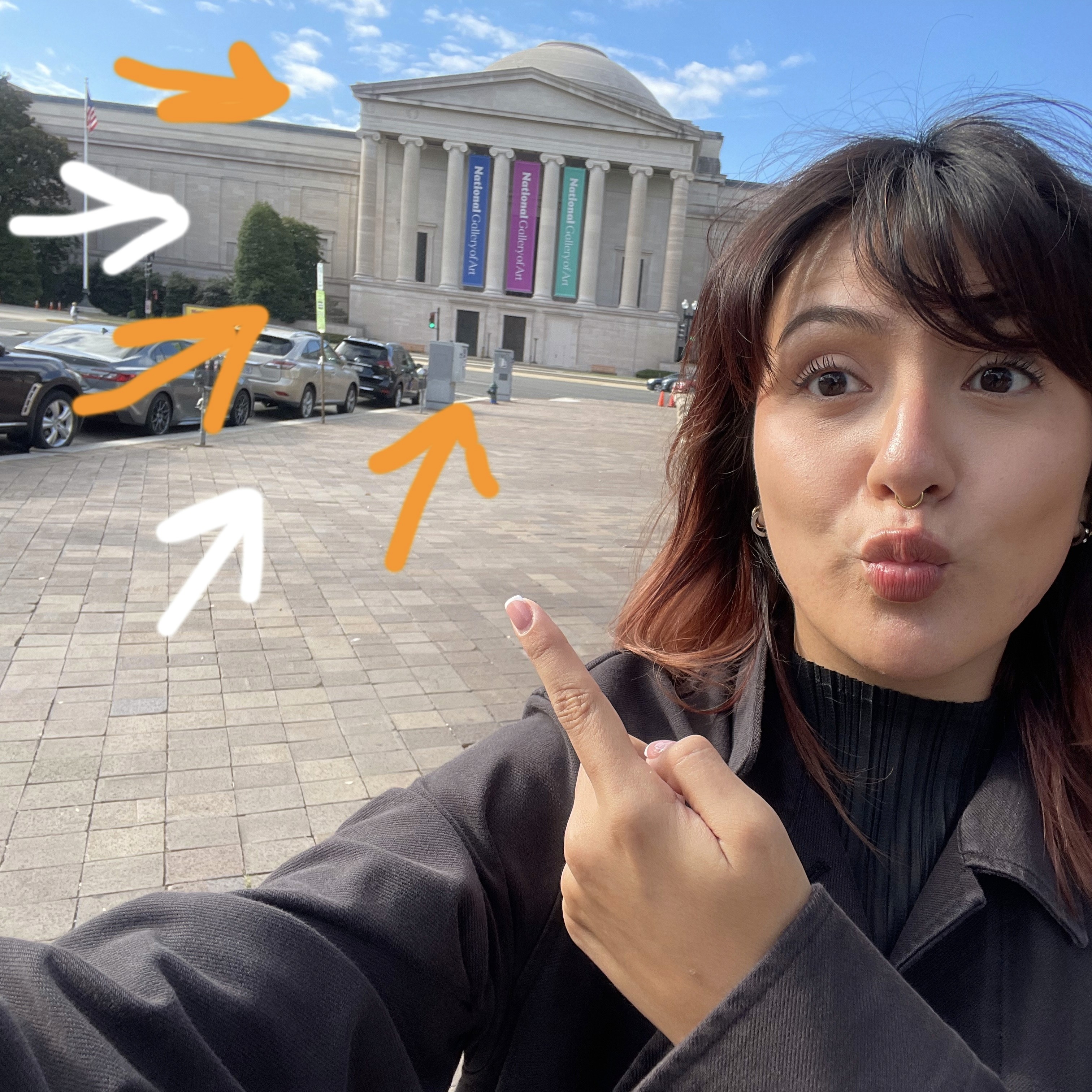 Xiomara pointing at national gallery of art