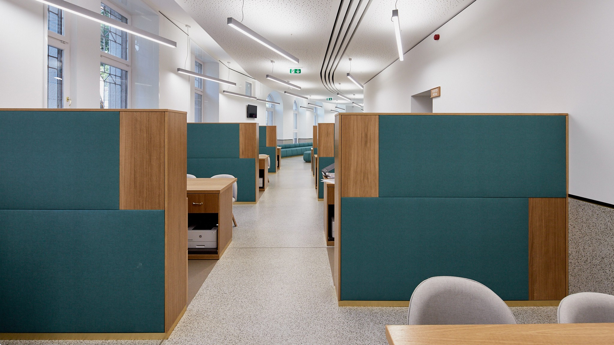 ÜGYFÉLSZOLGÁLATI IRODA _office _Kroki studio