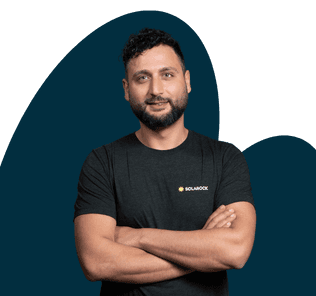 Photo de Patrick Srougi, RH chez Solarock, installateur de panneaux solaires