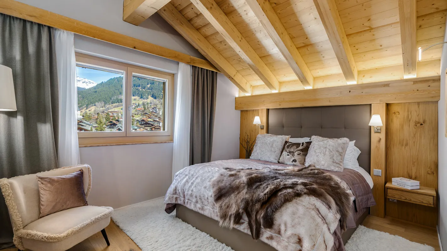 Villa Vista Marbella home cinema with leather recliners, acoustic wall panels, and ambient LED lighting