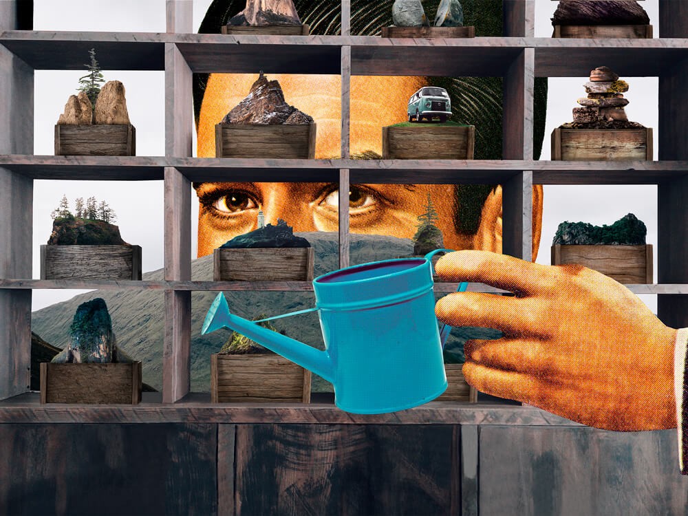 Este collage artístico con paisaje montañoso, rostro humano y mano sosteniendo regadera azul representa los servicios de marketing y comunicación de Thankium