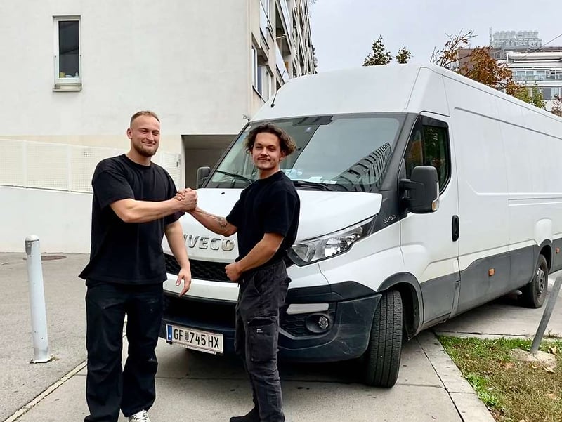 FST Transport Mitarbeiter koordinieren einen Umzug in Wien